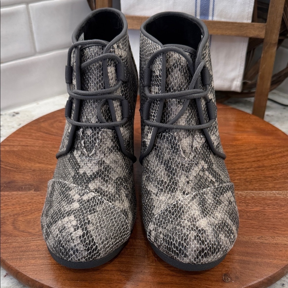 TOMS Kala Wedge Booties